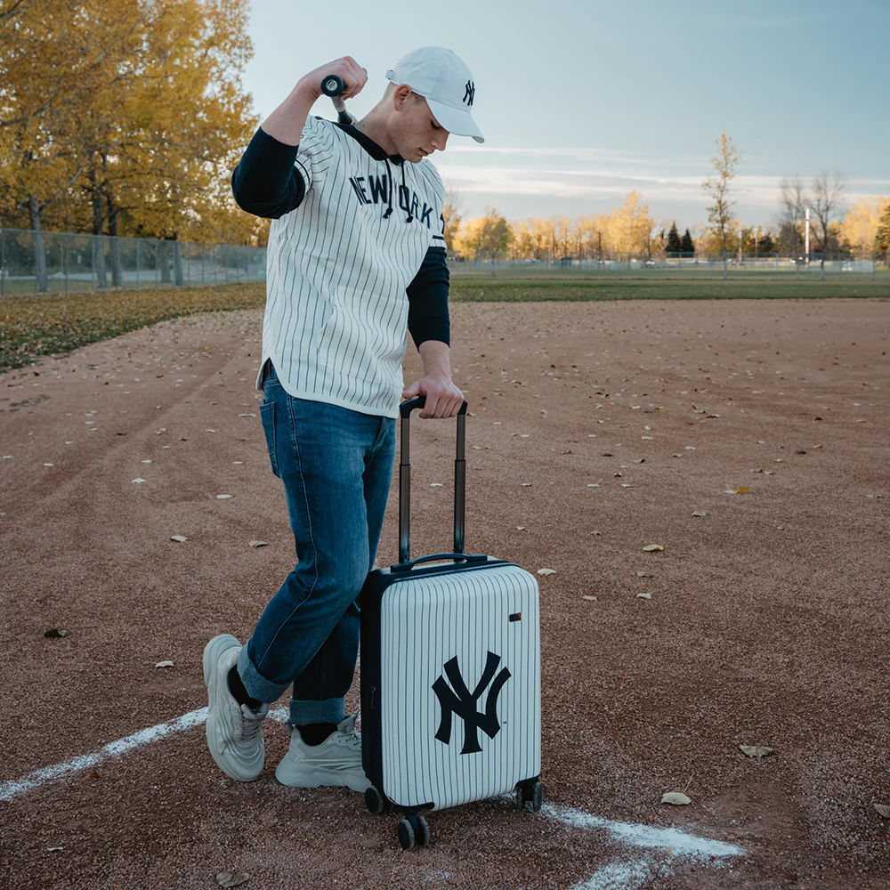 MLB 21 Inch Luggage - New York Yankees - Image 2