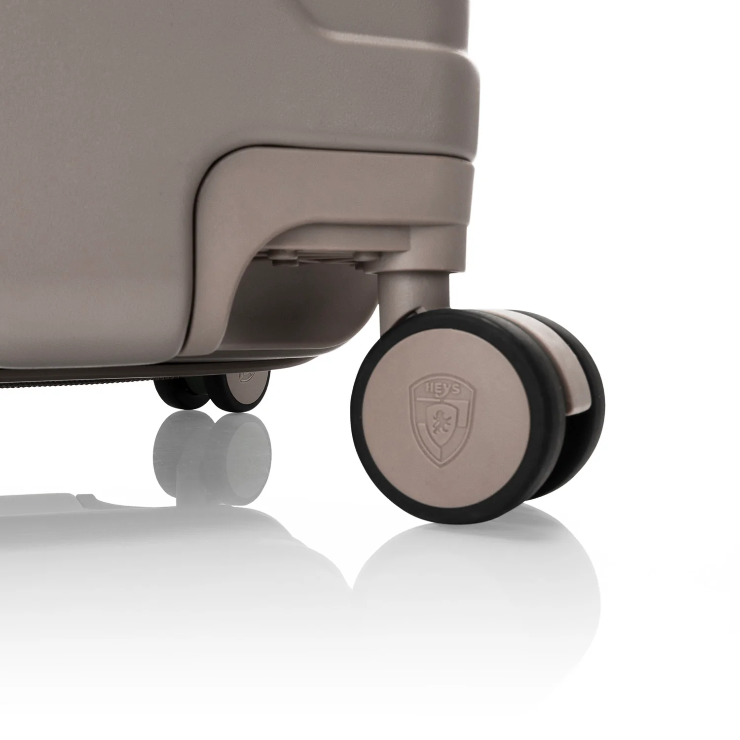 ReNew 21 Inch Carry-On Luggage - Image 30