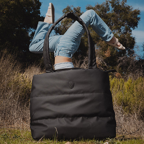 The Puffer Tote Bag - Atmosphere - Image 10