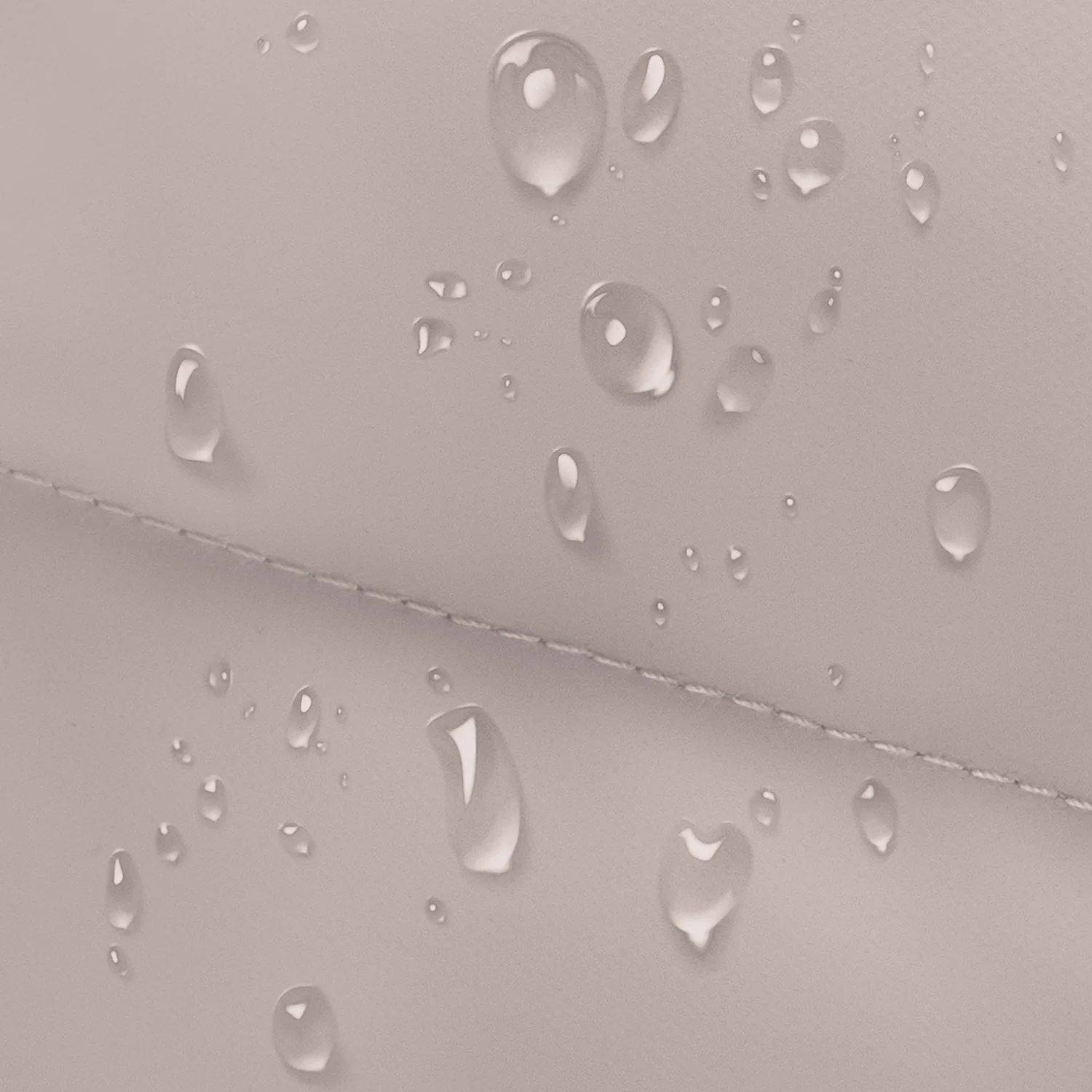 The Puffer Tote Bag - Atmosphere - Image 3